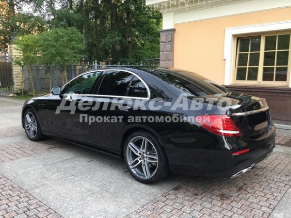 Mercedes E-213 AMG